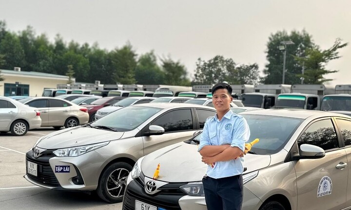 Độc lạ Bình Dương : Thi 18 lần rớt bằng B2 trở thành thầy giáo dạy lái xe