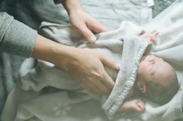 Mẹ tự sinh con tại nhà rồi sát hại bé bằng dao lĩnh án chung thân