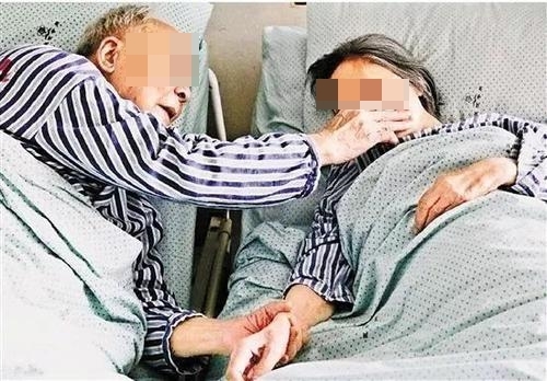 Cả 2 vợ chồng cùng bị ung thư phổi chỉ vì thói quen xấu của người chồng trước khi đi ngủ