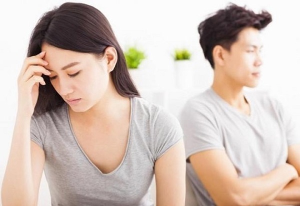 Chưa động phòng vợ đã đòi ra tòa hủy hôn vì thấy chồng lén lút uống thuốc trong tiệc cưới