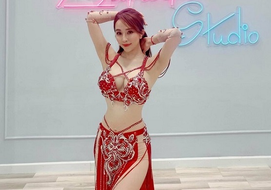 Quỳnh Nga diện trang phục múa nóng bỏng, khoe thân hình 