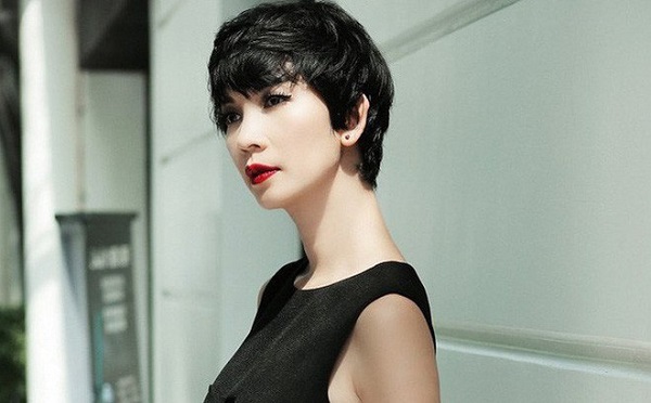 Xuân Lan bị người lạ tạt đầu đập xe, truy đuổi hơn 2 cây số