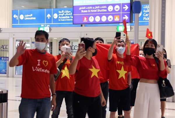 Người hâm mộ cần chi bao nhiêu tiền để sở hữu tấm vé xem ĐT Việt Nam thi đấu ở UAE?