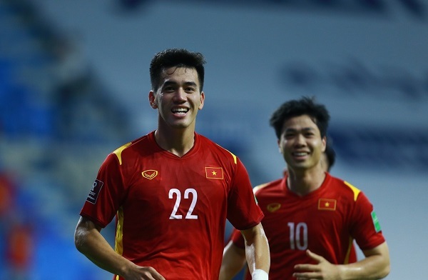 FIFA: Đội tuyển Việt Nam là bất ngờ lớn, tiền đạo Tiến Linh luôn tạo ra sự đột phá