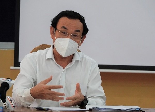 Bí thư Thành ủy TP.HCM tham vấn các chuyên gia dịch tễ để dập dịch COVID-19