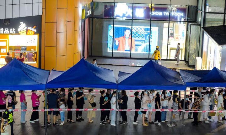 Trung Quốc: Hủy 500 chuyến bay, xét nghiệm hơn 1,6 triệu người trong đêm vì phát hiện ổ dịch tại sân bay