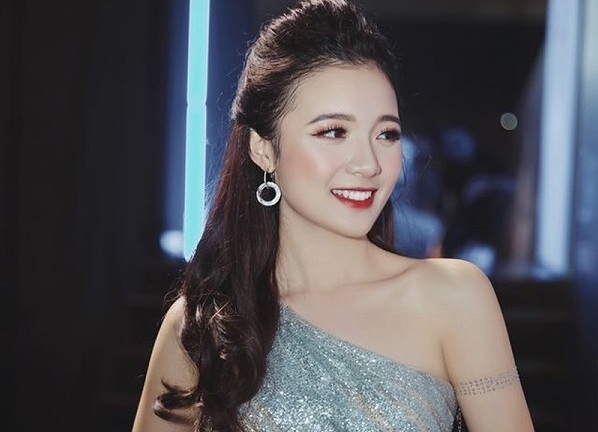 Nữ MC trẻ nhất VTV xinh đẹp, tự tin lôi cuốn bỗng dưng bị lan truyền phương châm nhạy cảm