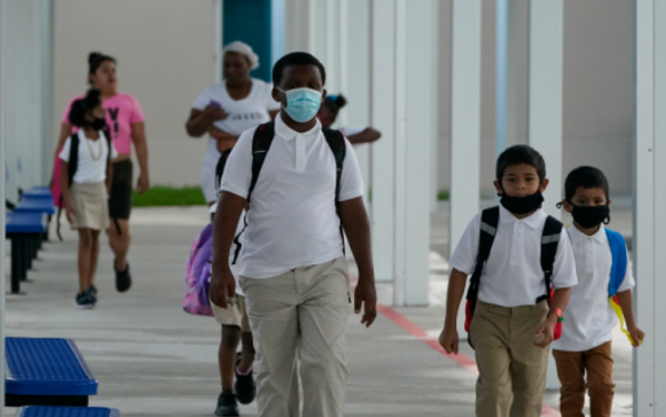 Hơn 130 giáo viên và học sinh trong học khu ở Mỹ nhiễm COVID-19 sau 2 ngày khai giảng