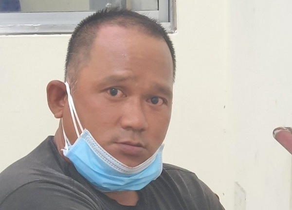 Dùng dao tấn công lực lượng chốt kiểm soát dịch vì không được đi qua