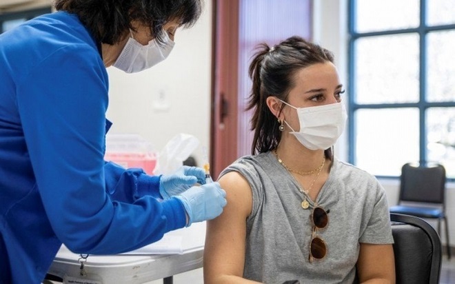 Pfizer bị bác bỏ kế hoạch tiêm mũi tăng cường vaccine ngừa COVID-19