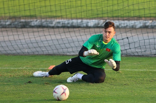 Đặng Văn Lâm sắp phẫu thuật vai, phải nghỉ thi đấu đến hết năm