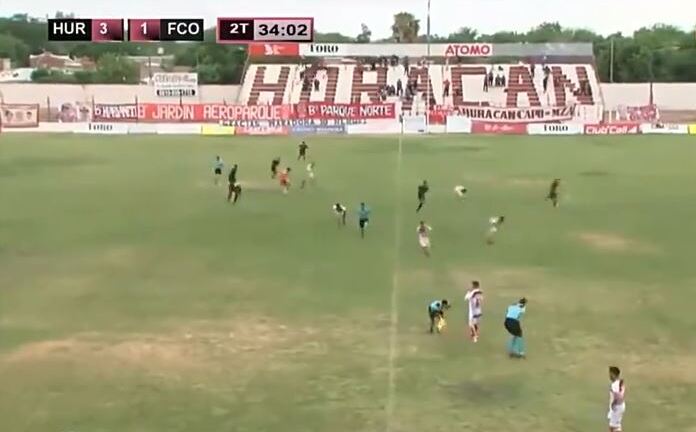 Sốc: Khán giả nổ súng trúng HLV đội khách dù đội nhà sắp thắng