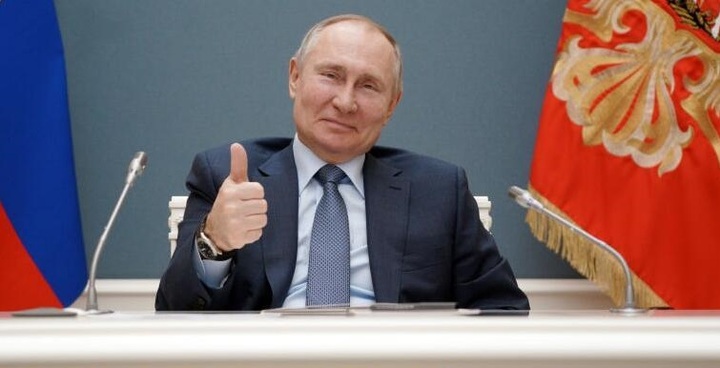 Điện Kremlin công bố tình trạng hậu thử nghiệm vaccine ngừa COVID-19 dạng xịt của ông Putin