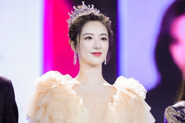 Nữ hoàng livestream Trung Quốc bị cấm hoạt động sau án phạt hơn 4.000 tỷ đồng vì trốn thuế