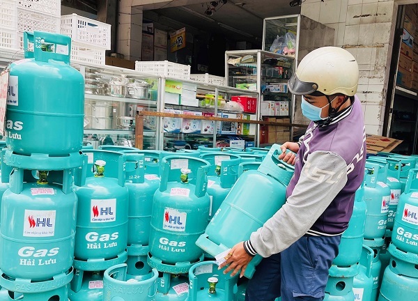 Giá gas tăng sốc, bình 12kg vượt mốc nửa triệu đồng