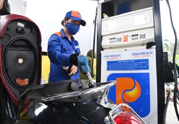 Giá xăng tiếp tục lập đỉnh, áp sát 27.000 đồng/lít