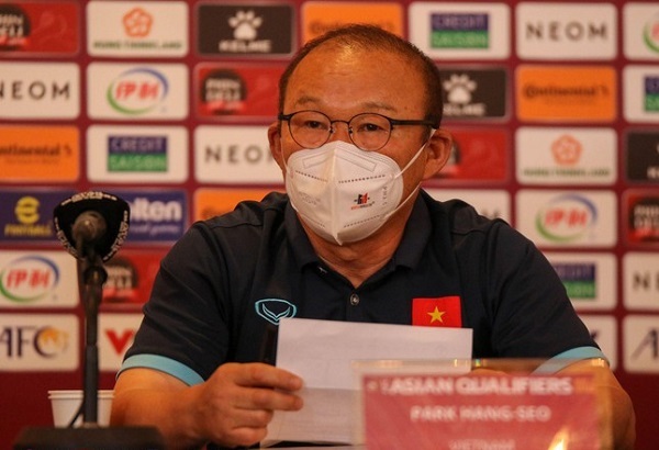 HLV Park Hang-seo tiết lộ khó khăn của đội tuyển Việt Nam trước trận tái đấu Oman