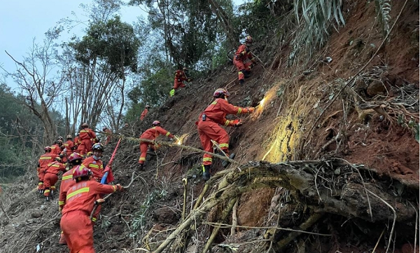 Tình hình máy bay chở 132 người sau hơn 30 giờ gặp nạn