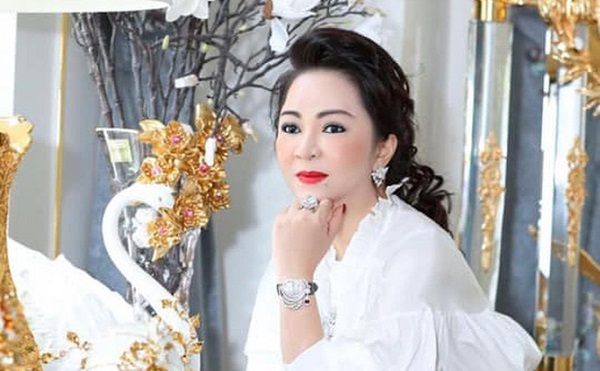 Bà Nguyễn Phương Hằng là ai, có ồn ào gì với nghệ sĩ và vì sao bị bắt?