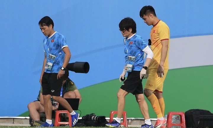 Thủ thành Văn Toản bị trật khớp ngón tay, nguy cơ sớm chia tay VCK U23 châu Á