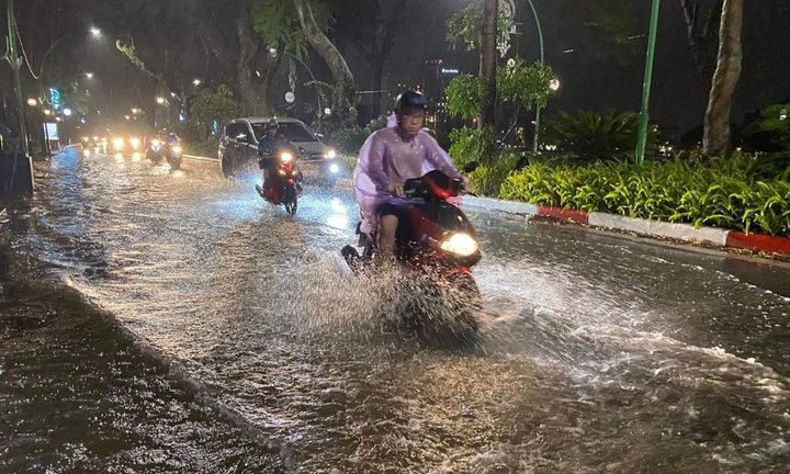 Các tỉnh Bắc Bộ và Trung Bộ bước vào đợt mưa lớn kéo dài