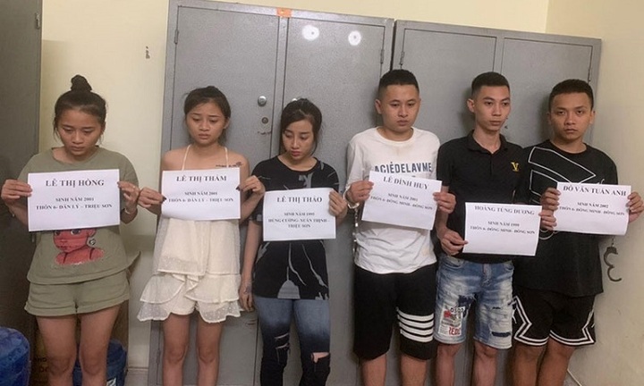 Thành Hóa: 5 nam thanh nữ tú dùng ma túy, bay lắc trong nhà nghỉ