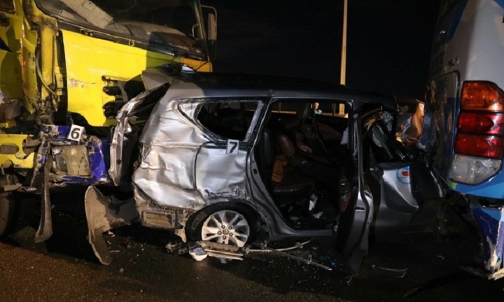 9 xe va chạm liên hoàn trên cao tốc TP.HCM - Long Thành, nhiều người bị thương