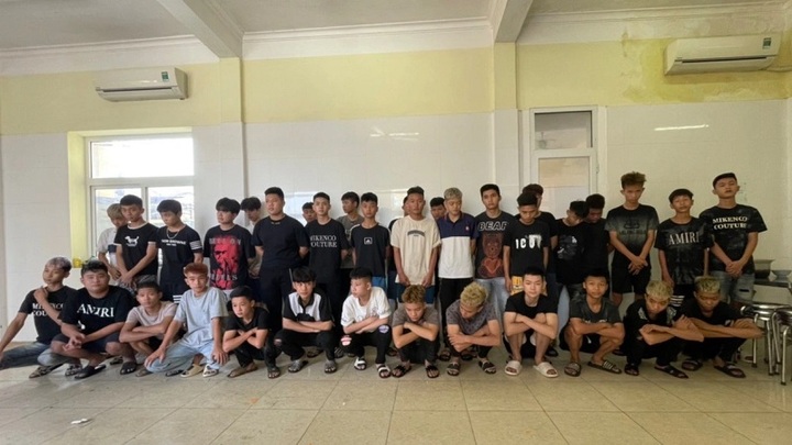 Hà Nội: Triệu tập 42 người hỗn chiến bằng súng tự chế, dao phóng lợn