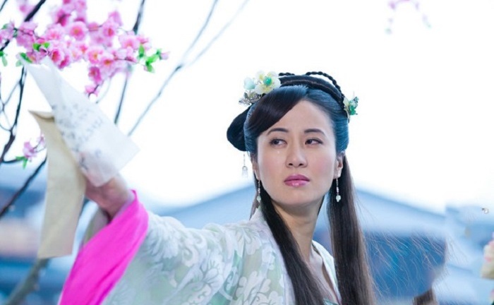 Nữ diễn viên Phong Thần Bảng bị dao đâm trúng mặt khi đang biểu diễn