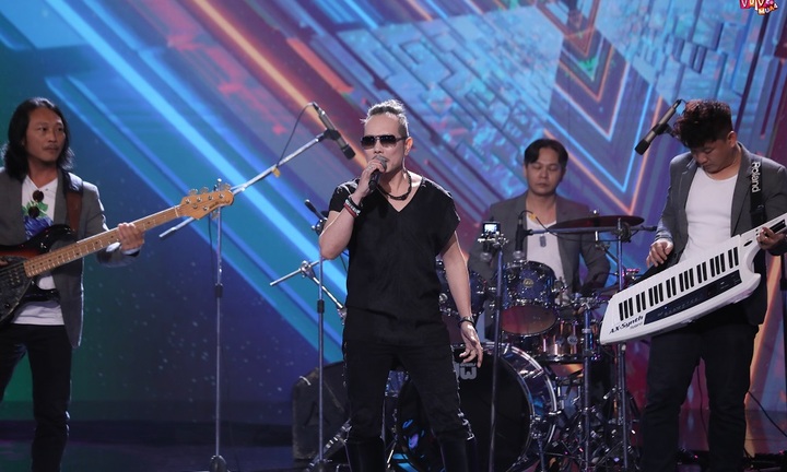 Jimmii Nguyễn khuấy động sân khấu Ký Ức Vui Vẻ với loạt bản hit đình đám