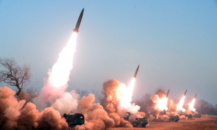 Ông Kim Jong-un thị sát đơn vị pháo binh diễn tập tấn công hỏa lực