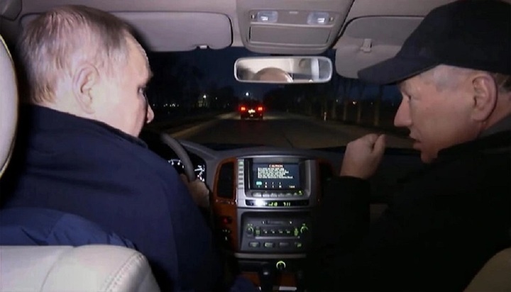 Ông Putin lý giải về chuyến thăm bất ngờ tới Mariupol