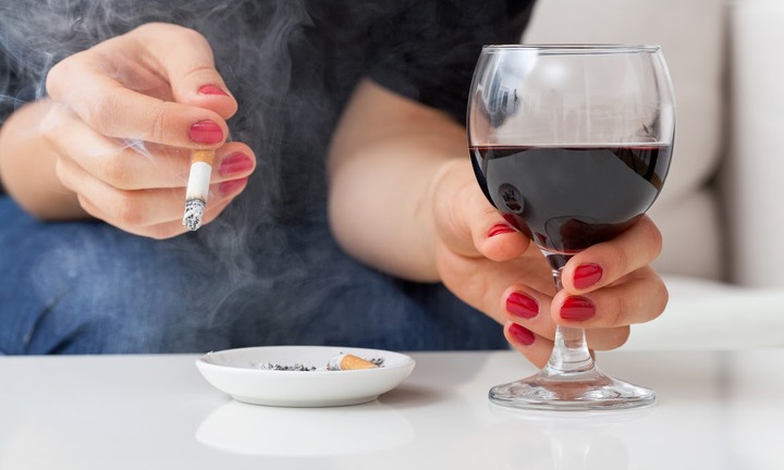 Điểm danh 5 nguyên nhân tóc bạc sớm ở thói quen hàng ngày của người trẻ tuổi