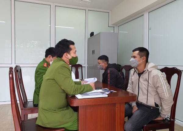 Dùng nhiều tên giả “phù phép” hồ sơ cho vay lãi suất hơn 300%/năm