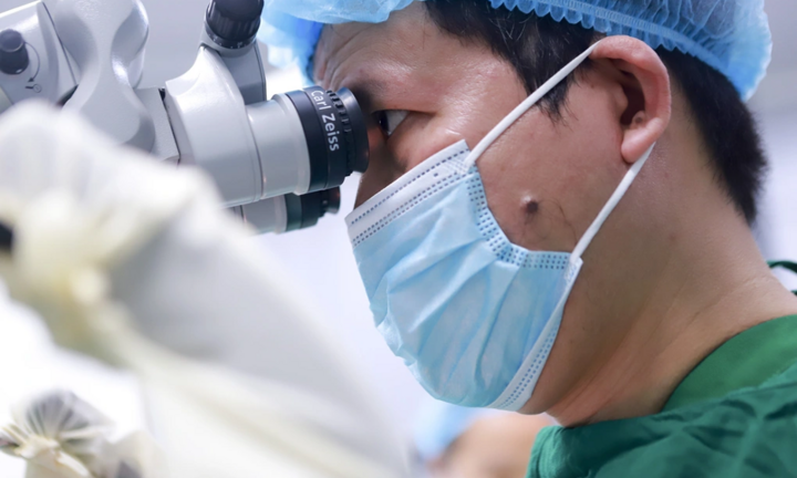 Tiêm filler thường xuyên để trẻ hóa khuôn mặt, cô gái gặp biến chứng phải nhập viện gấp và lời cảnh tỉnh từ tiến sĩ thẩm mỹ