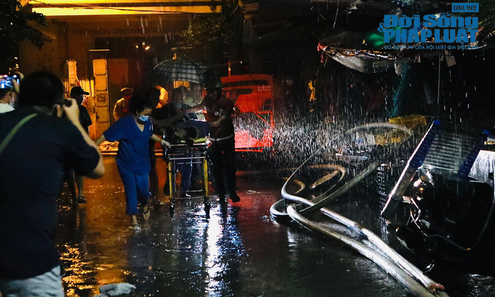 Hiện trường vụ cháy chung cư mini: Chưa xác định số người thương vong