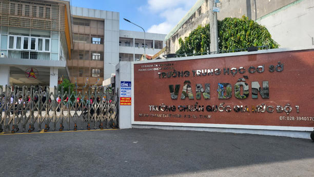 Hiệu trưởng cùng hơn 30 học sinh trường cấp 2 đau bụng sau bữa ăn bán trú