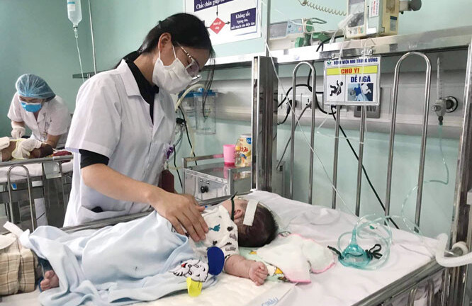 Rét đậm rét hại dài ngày, phụ huynh “sốt ruột” lo sợ con nhập viện