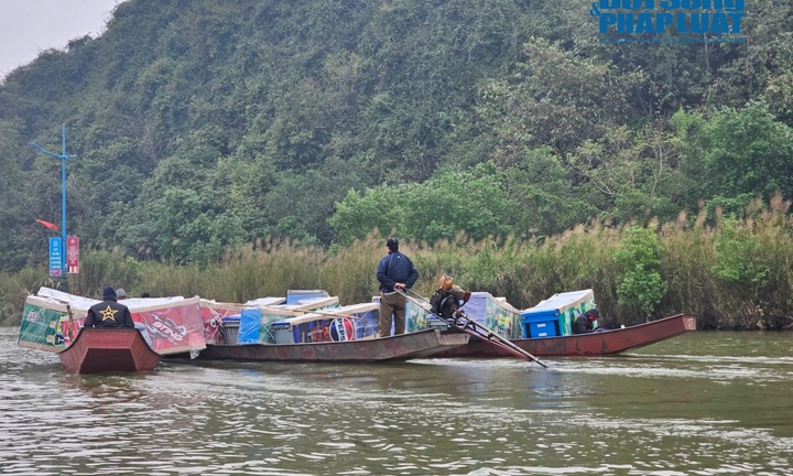 Hà Nội siết chặt giá vé đò vào chùa Hương, không còn cảnh chèo kéo