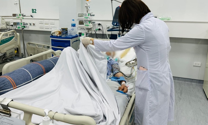 Tự ý bỏ thuốc tây dùng thuốc nam, người đàn ông nguy kịch: Bác sĩ cảnh báo nguy cơ