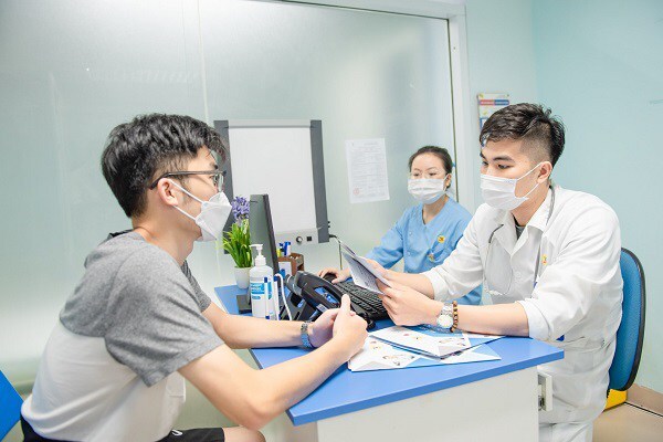 Bị mắc cúm A, nên làm gì và tránh điều gì để mau khỏi, không lây cho người nhà?