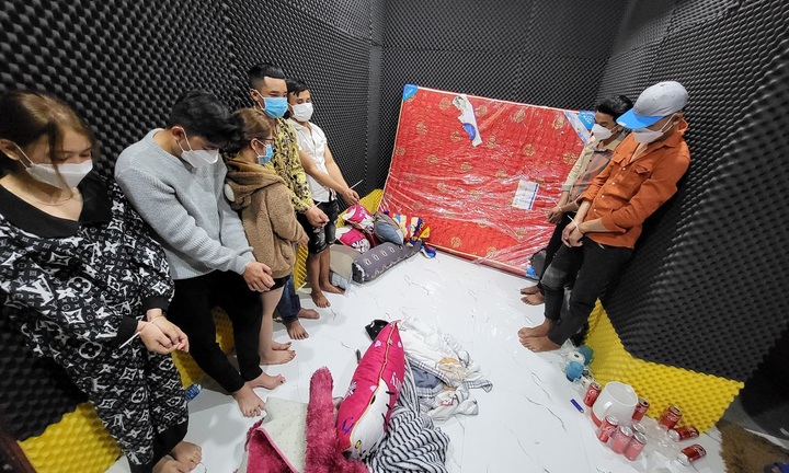 Phát hiện nhiều nam thanh, nữ tú tụ tập “bay lắc”