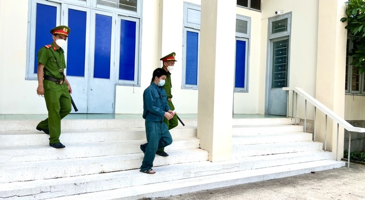 Bình Thuận: 11 lần quan hệ với