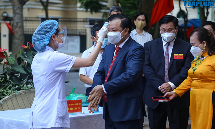 Cử tri Hà Nội nô nức đi bầu cử, triệu trái tim cùng hướng về “Ngày hội Non sông”