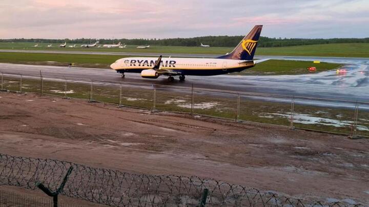 Vụ máy bay Ryanair hạ cánh xuống Belarus: Lời đe dọa đánh bom được gửi sau khi máy bay chuyển hướng
