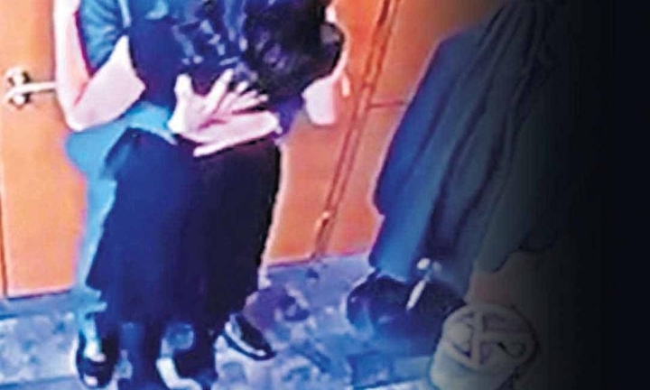 Bộ trưởng Anh vướng cáo buộc ngoại tình sau bức hình ôm hôn trợ lý