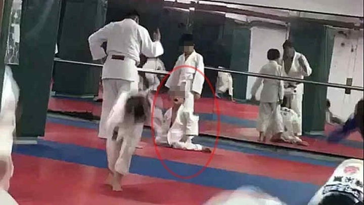 Bé trai 7 tuổi tử vong sau khi bị vật 27 lần trong lớp Judo