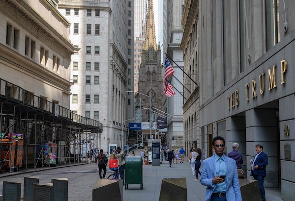 Ngày càng nhiều công ty Mỹ bắt buộc nhân viên tiêm vaccine COVID-19 nếu muốn trở lại văn phòng làm việc