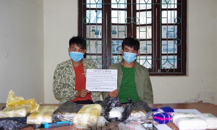 Điện Biên: Bắt quả tang 2 anh em vận chuyển 30.000 viên ma tuý tổng hợp