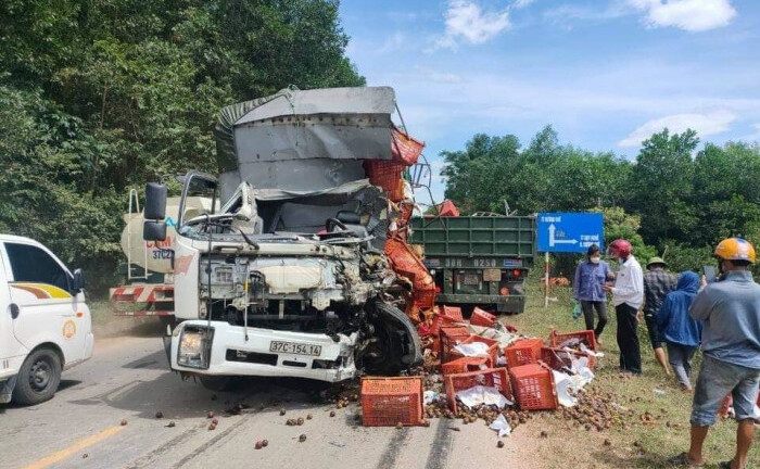 Tin tức tai nạn giao thông ngày 13/8: Xe tải đối đầu xe container, một tài xế tử vong